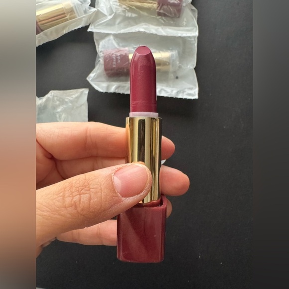 Elizabeth Arden Ceramide Plump Perfect Rouge Lipstick in Perfect Cassis 21 - Picture 2 of 8